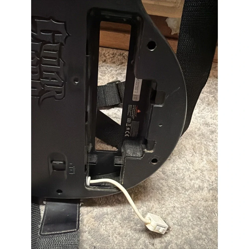 Wii Guitar Hero Gibson Les Paul White Wireless Guitar w/ Strap Back Cover